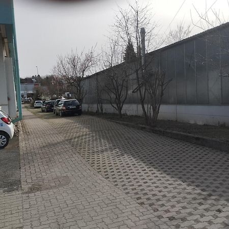 Enjoyhotel Garni Korntal Stuttgart B&B Parkplatz Sprinter Exteriér fotografie