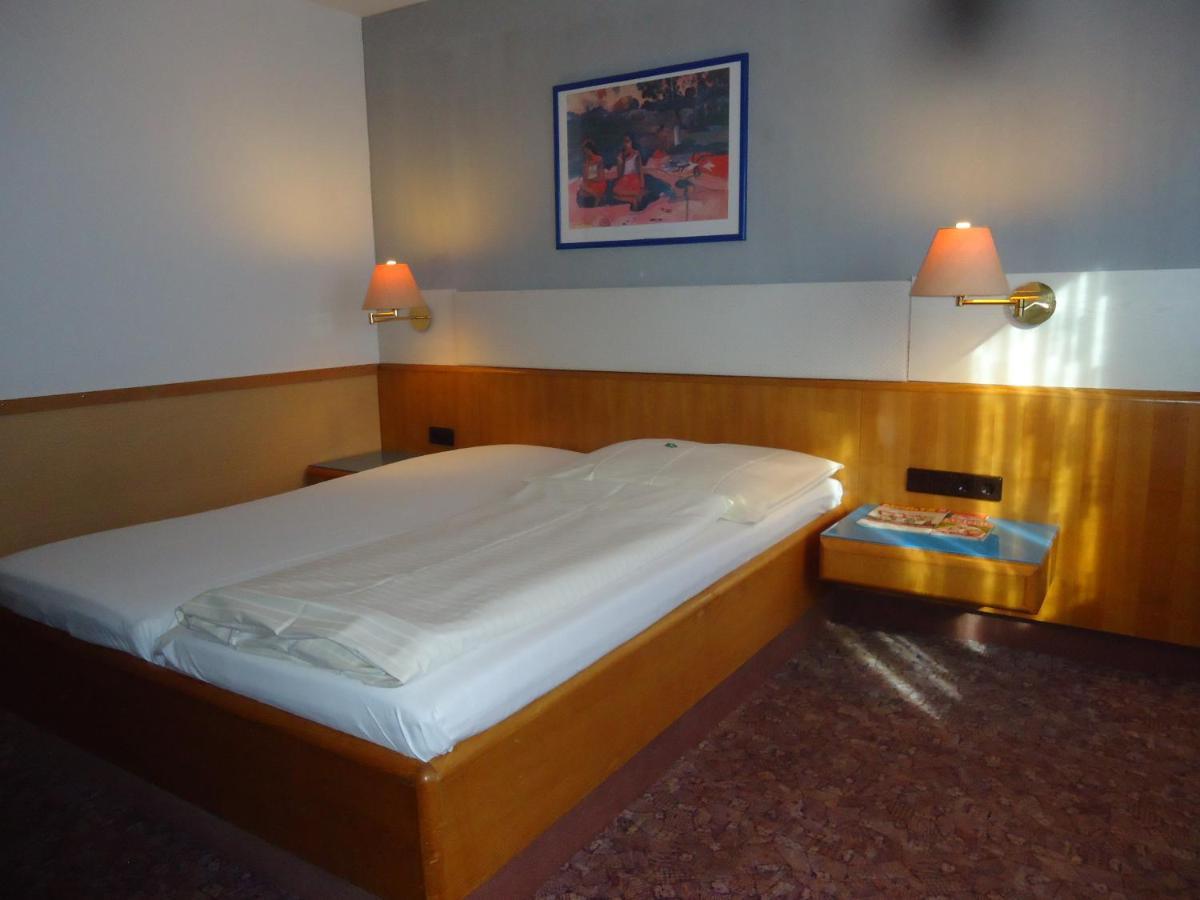 Enjoyhotel Garni Korntal Stuttgart B&B Parkplatz Sprinter Exteriér fotografie