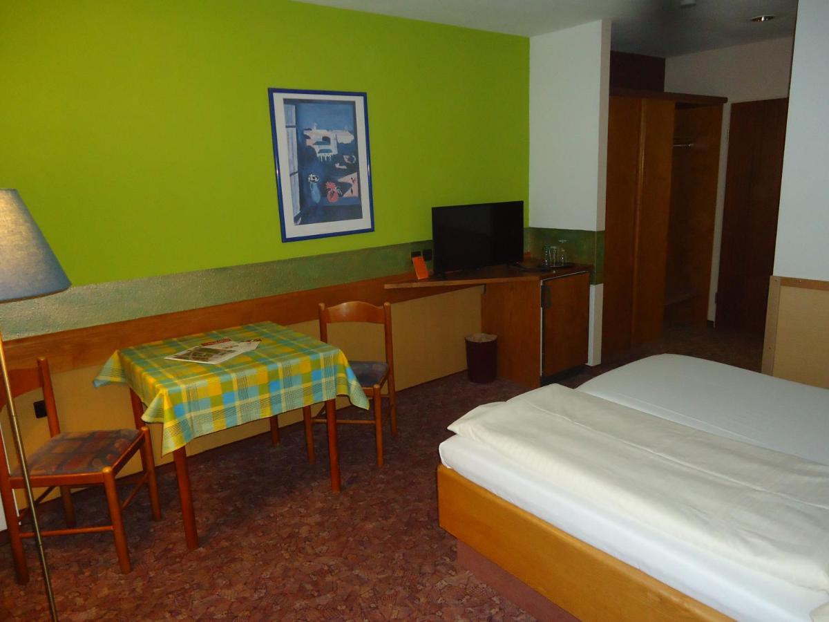 Enjoyhotel Garni Korntal Stuttgart B&B Parkplatz Sprinter Exteriér fotografie