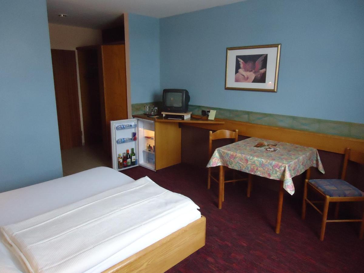 Enjoyhotel Garni Korntal Stuttgart B&B Parkplatz Sprinter Exteriér fotografie
