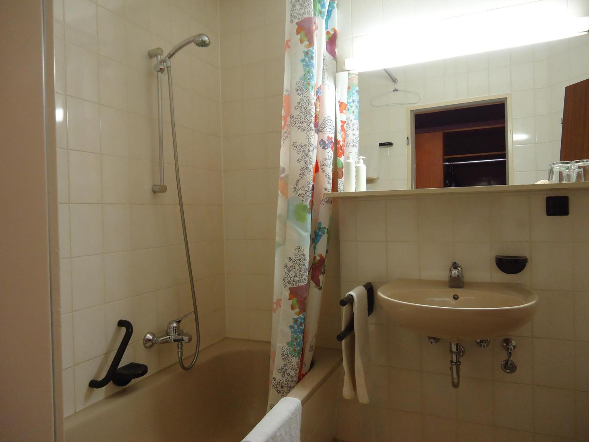 Enjoyhotel Garni Korntal Stuttgart B&B Parkplatz Sprinter Exteriér fotografie