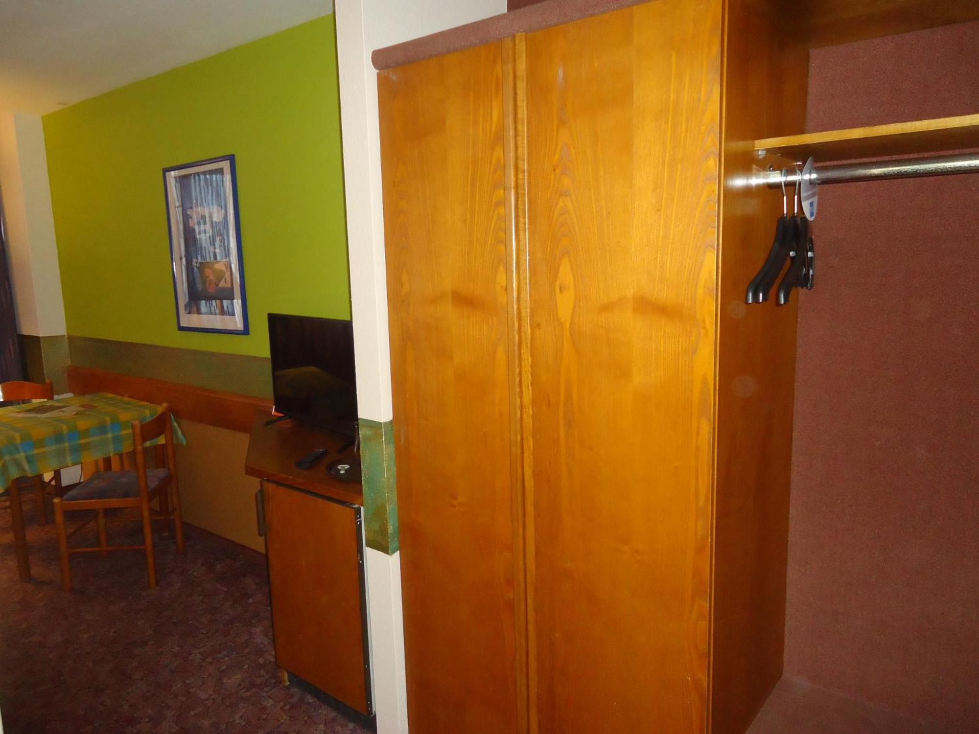 Enjoyhotel Garni Korntal Stuttgart B&B Parkplatz Sprinter Exteriér fotografie