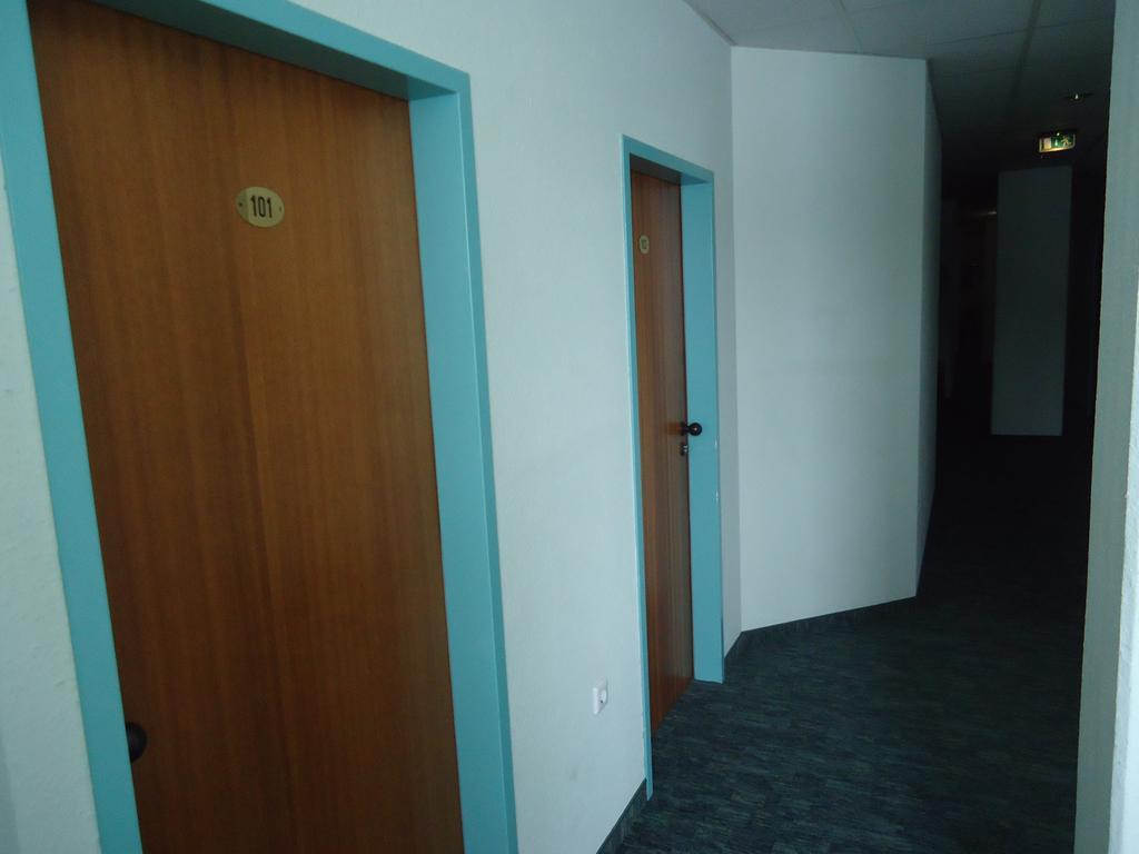 Enjoyhotel Garni Korntal Stuttgart B&B Parkplatz Sprinter Exteriér fotografie
