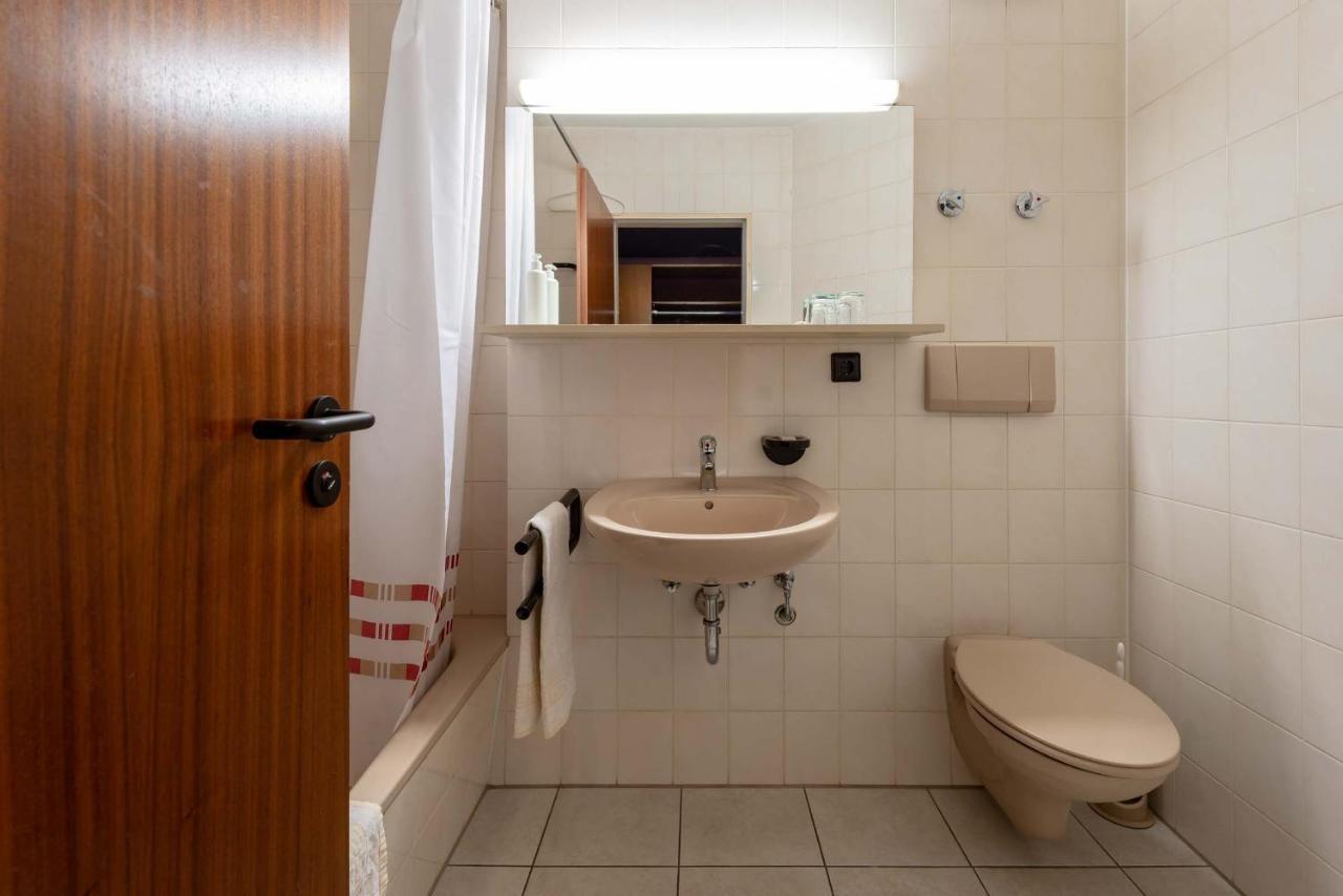 Enjoyhotel Garni Korntal Stuttgart B&B Parkplatz Sprinter Exteriér fotografie