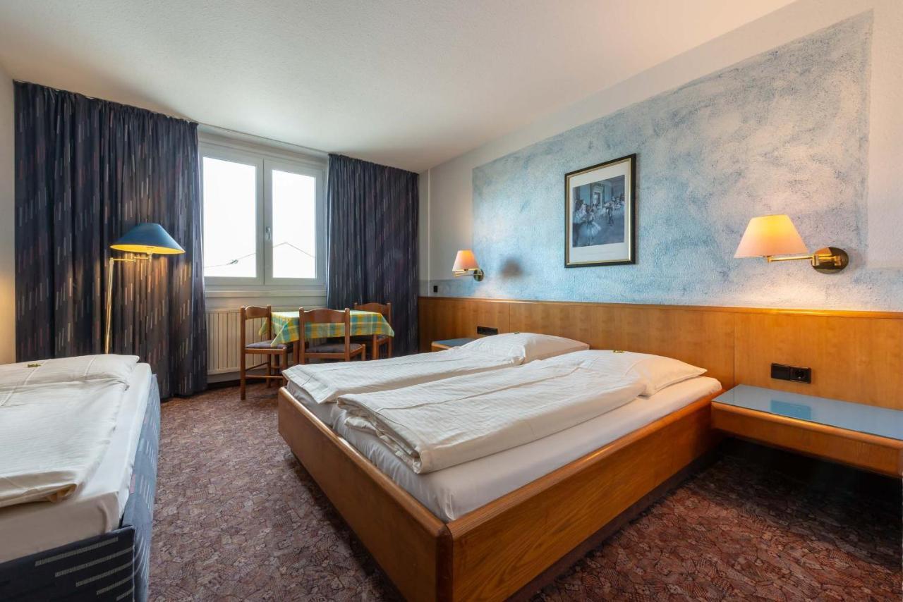 Enjoyhotel Garni Korntal Stuttgart B&B Parkplatz Sprinter Exteriér fotografie