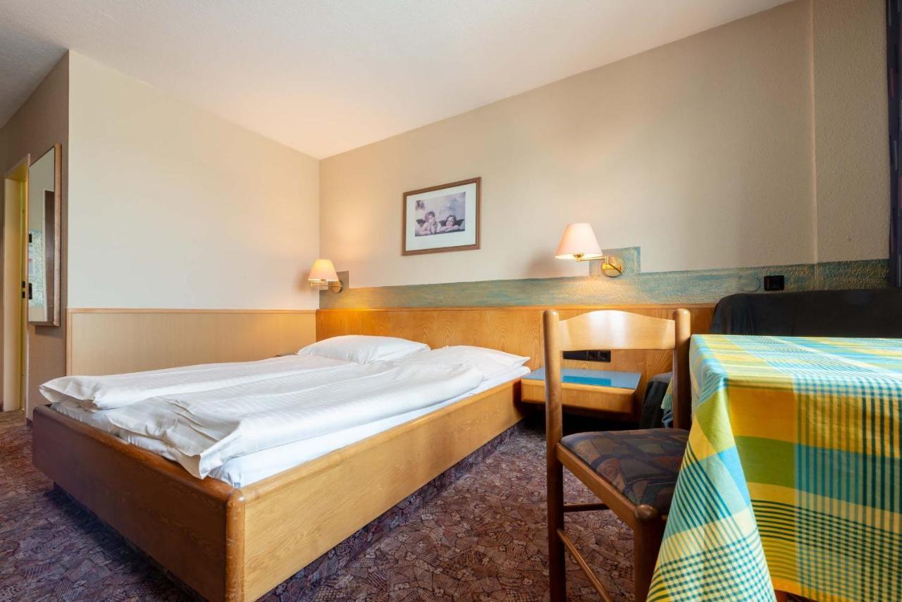 Enjoyhotel Garni Korntal Stuttgart B&B Parkplatz Sprinter Exteriér fotografie